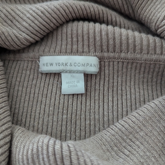 New York and company tunic sweater - Picture 3 of 3